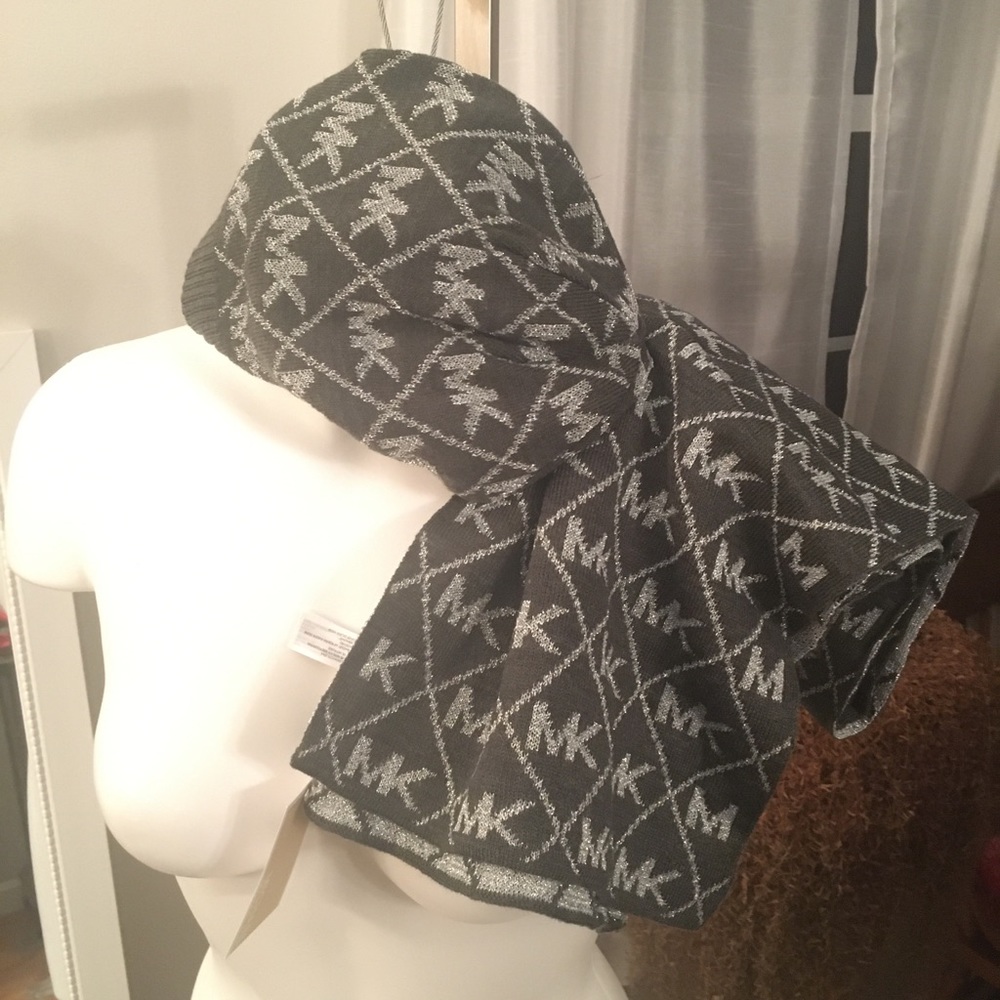 GREAT CHRISTMAS 🎁 NWT Michael Kors scarf hat set